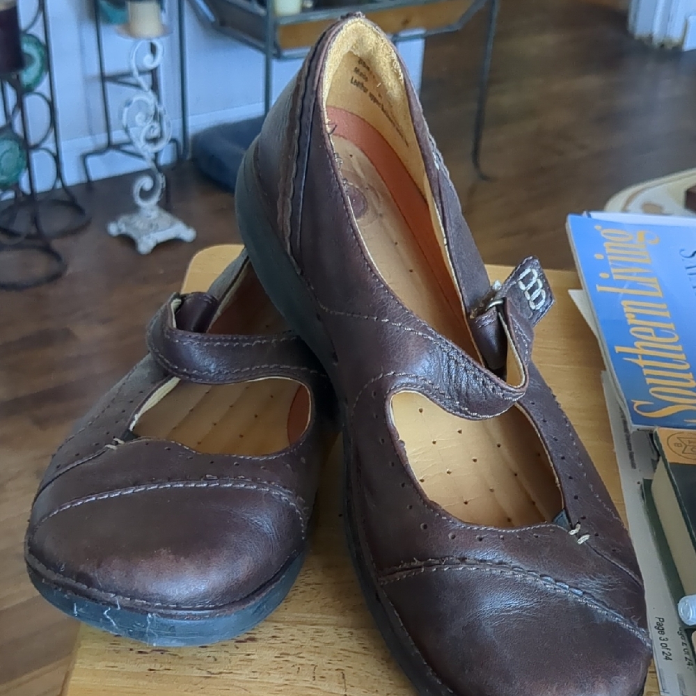 Clarks Brown Leather Flats w/Straps
